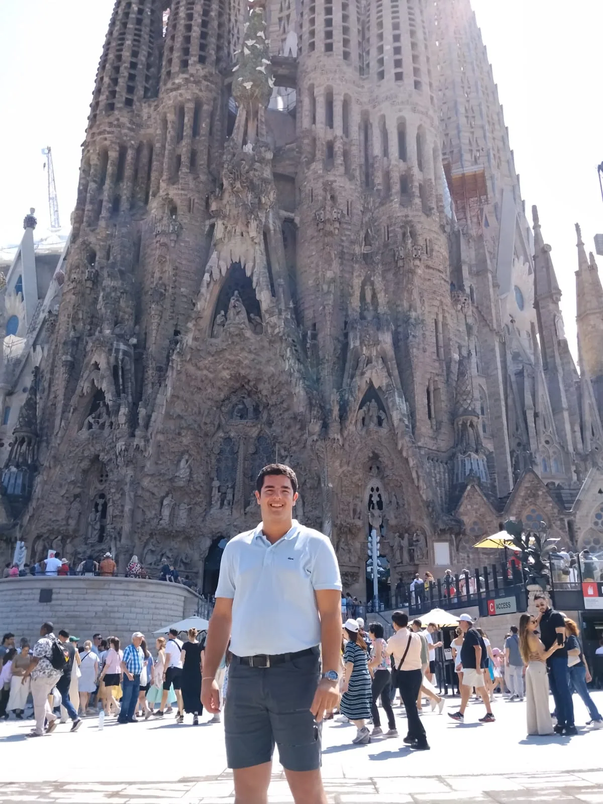 Sagrada Família önünde Çağrı Cangir